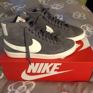 NIKE Blazer Mid Suede Vintage womens US 7